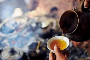 拉祜族 3 种古法饮茶：山林馈赠与烟火里的待客真味-茶之家